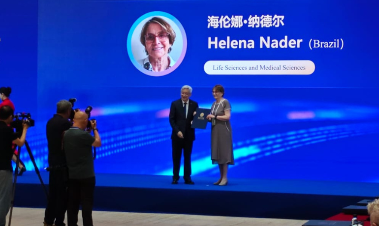 CGEE parabeniza Helena Nader por posse na Academia Chinesa de Ciências